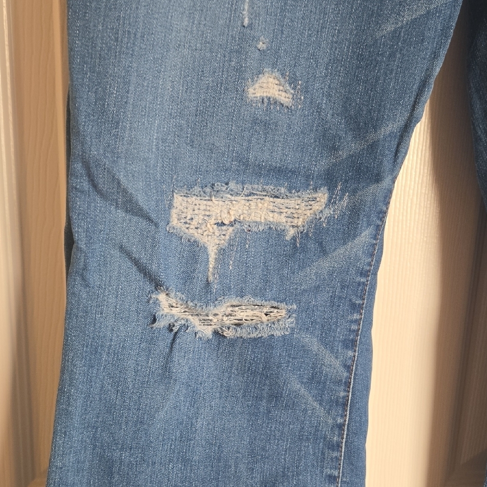Universal Thread Distressed Blue Cropped Jeans - image 3
